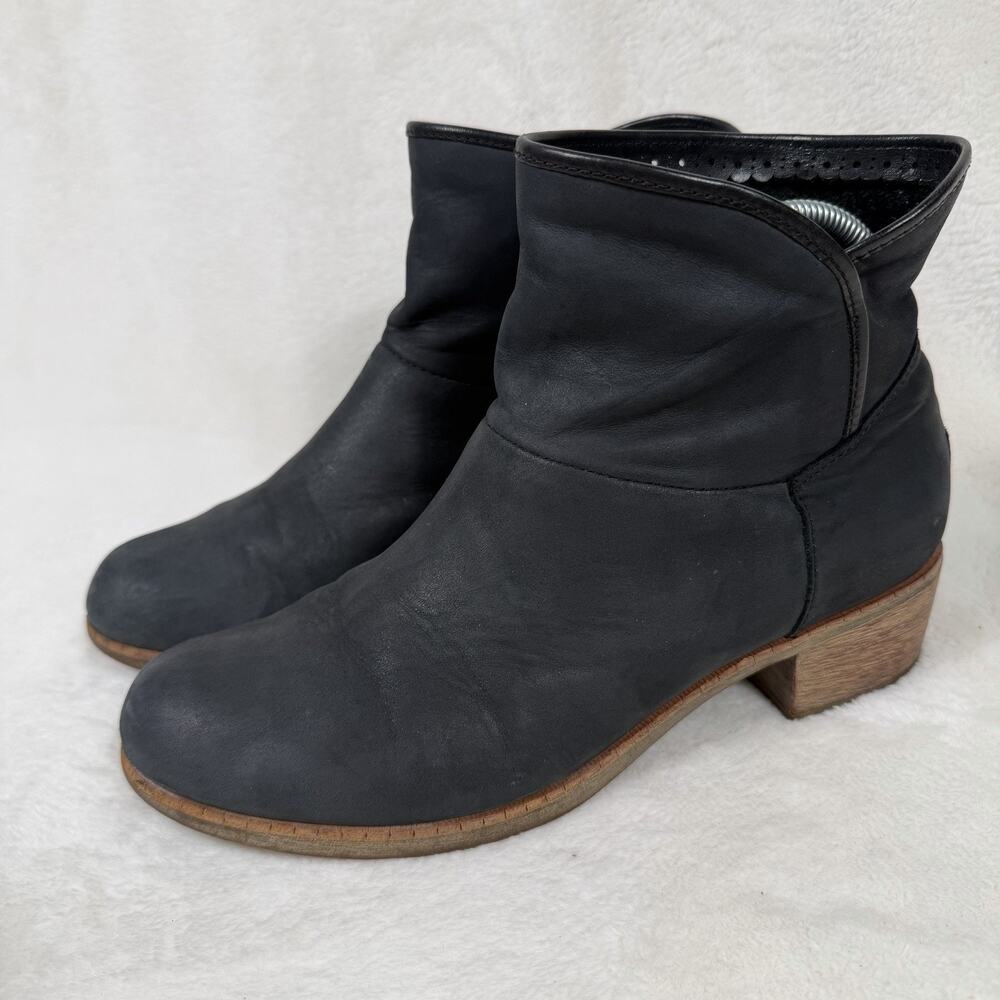 UGG Leather Ankle Boots Black Shearling Lined Low Heel Booties Women’s 10